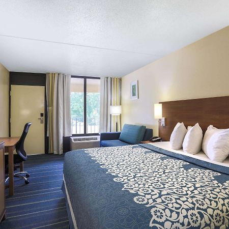 Days Inn By Wyndham Newark Wilmington Екстер'єр фото