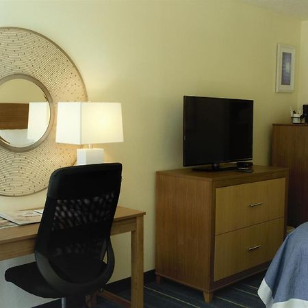 Days Inn By Wyndham Newark Wilmington Екстер'єр фото