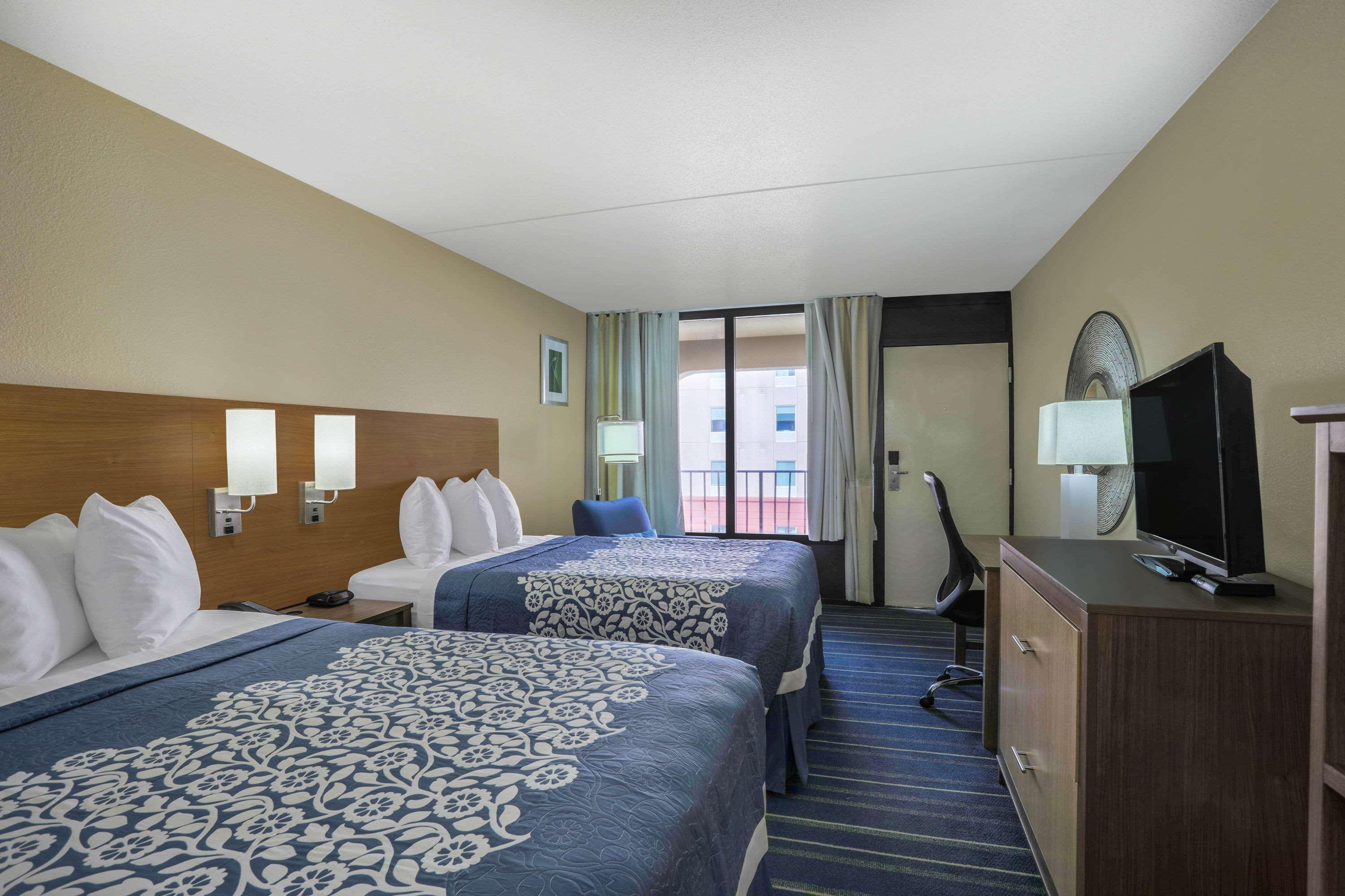 Days Inn By Wyndham Newark Wilmington Екстер'єр фото