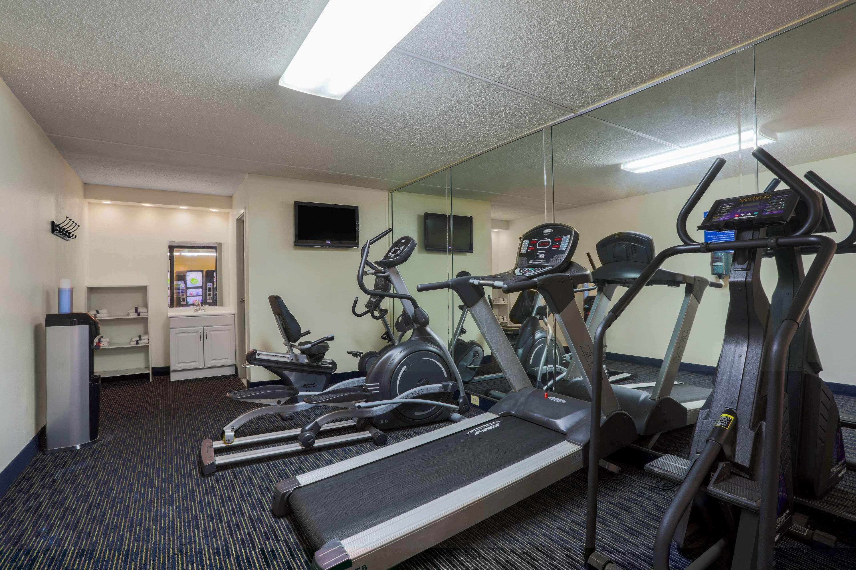 Days Inn By Wyndham Newark Wilmington Екстер'єр фото