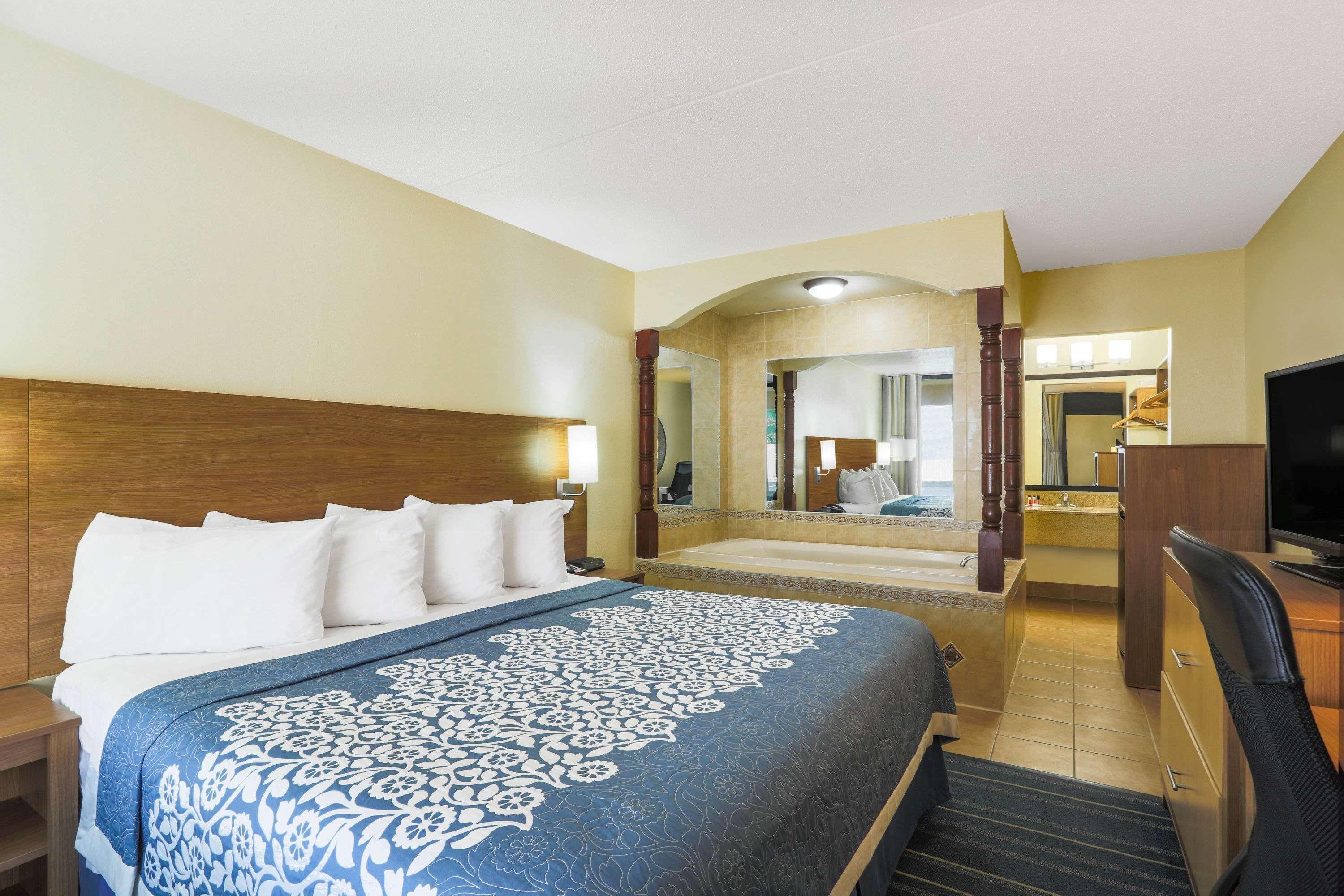 Days Inn By Wyndham Newark Wilmington Екстер'єр фото