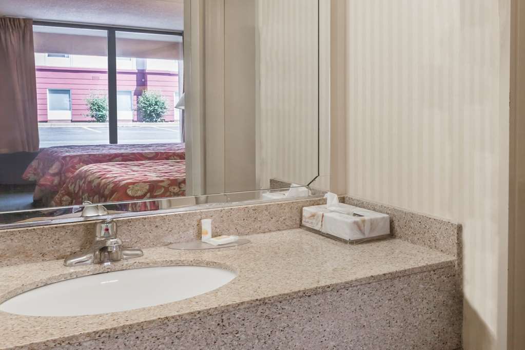 Days Inn By Wyndham Newark Wilmington Номер фото