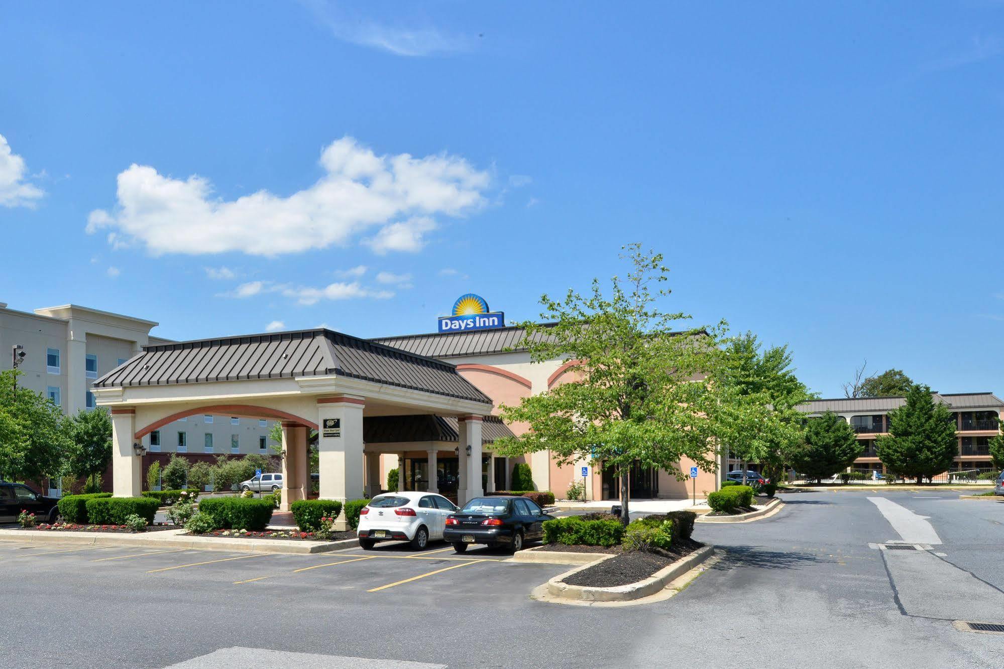 Days Inn By Wyndham Newark Wilmington Екстер'єр фото