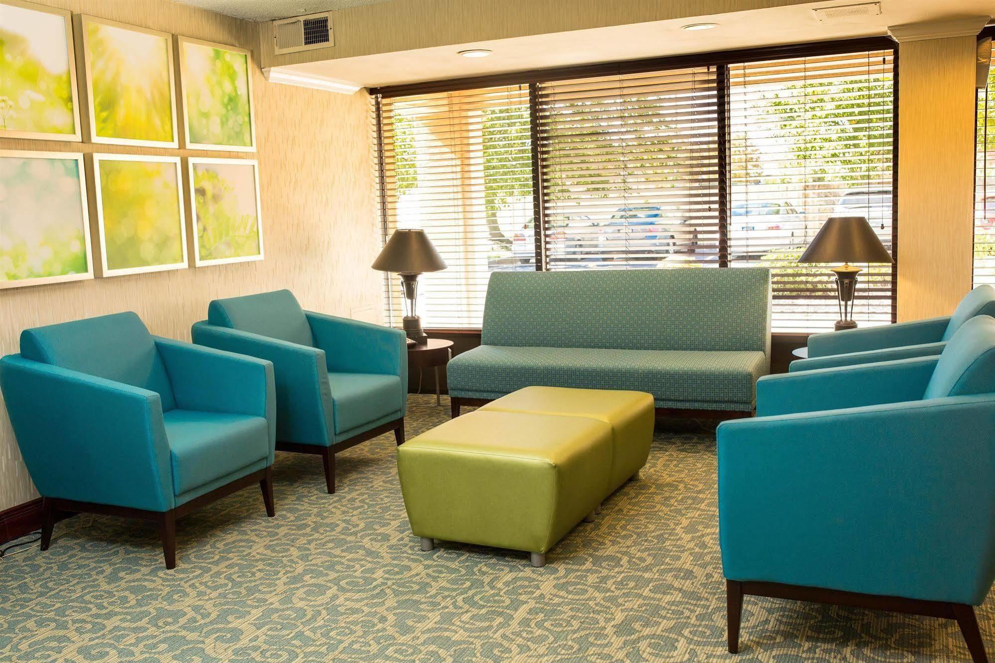 Days Inn By Wyndham Newark Wilmington Екстер'єр фото