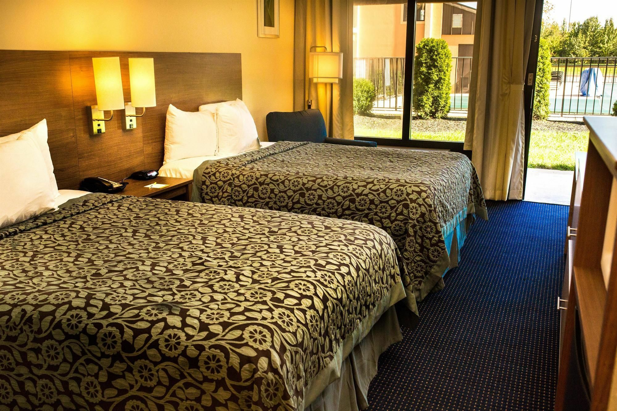 Days Inn By Wyndham Newark Wilmington Екстер'єр фото
