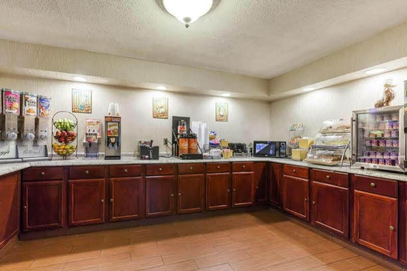 Days Inn By Wyndham Newark Wilmington Екстер'єр фото