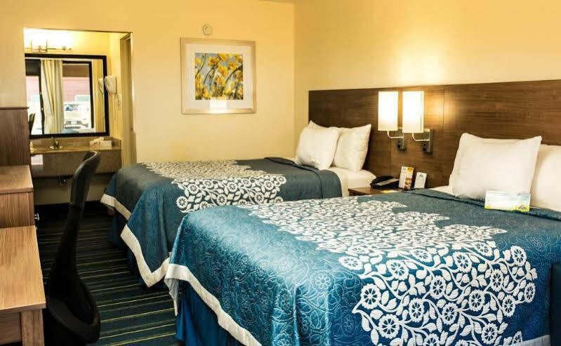 Days Inn By Wyndham Newark Wilmington Екстер'єр фото