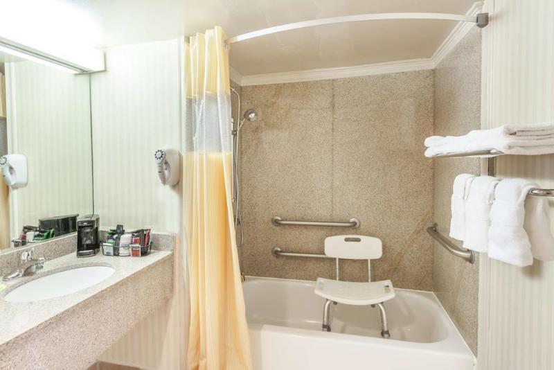 Days Inn By Wyndham Newark Wilmington Екстер'єр фото