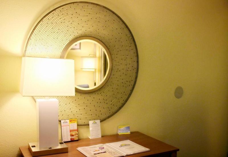 Days Inn By Wyndham Newark Wilmington Екстер'єр фото